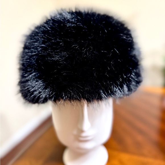 Zara Black Faux Fur Hat - Picture 9 of 13